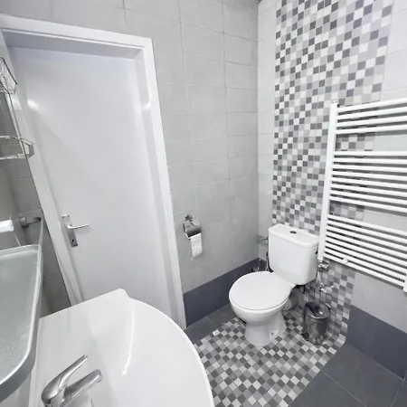 Above The City, Walk Everywhere - 2br, 2 Baths