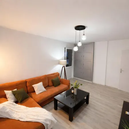 Апартаменты Above The City, Walk Everywhere - 2br, 2 Baths Скопье