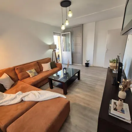 Above The City, Walk Everywhere - 2br, 2 Baths * Скопье