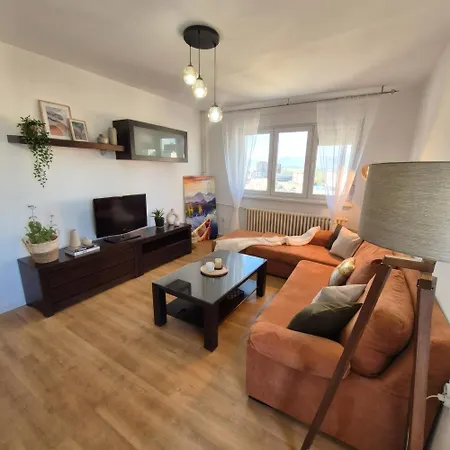 Above The City, Walk Everywhere - 2br, 2 Baths Скопье