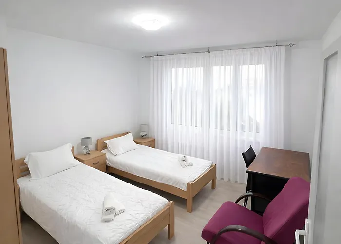Above The City, Walk Everywhere - 2br, 2 Baths Skopje